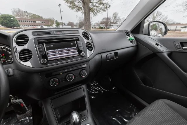 2015 Volkswagen Tiguan - Image 20 of 21