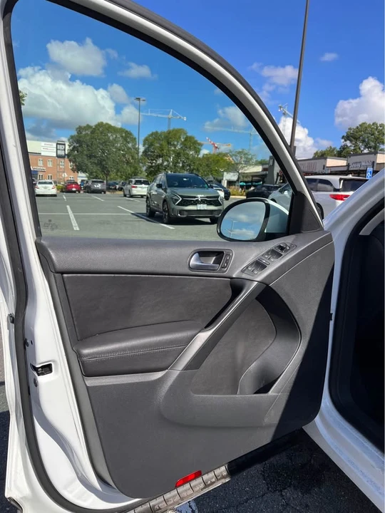 2015 Volkswagen Tiguan - Image 8 of 13