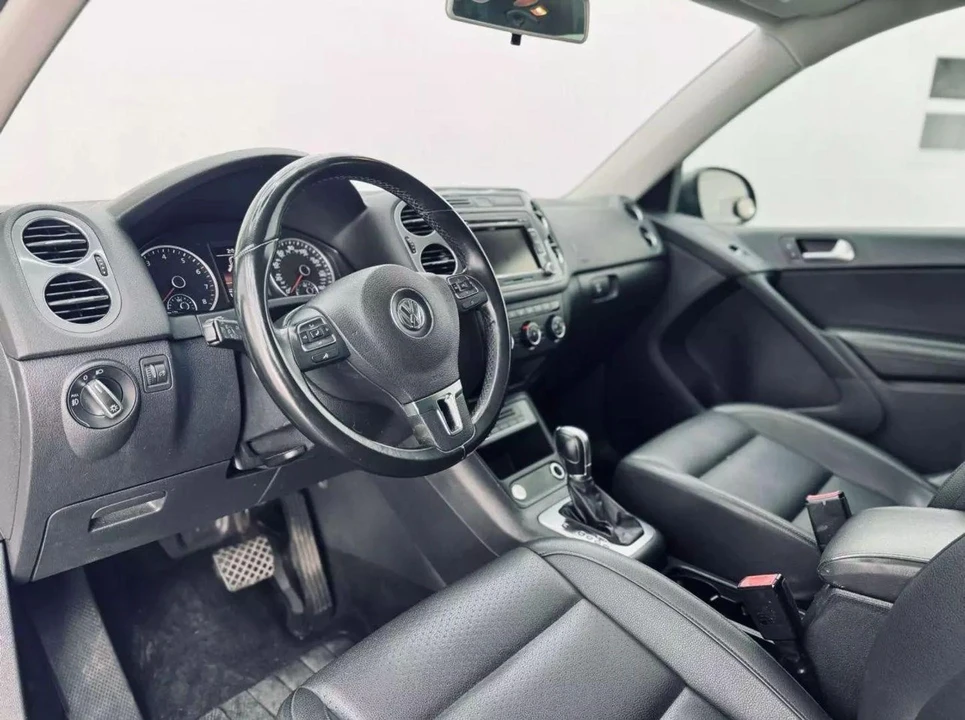 2015 Volkswagen Tiguan - Image 10 of 21