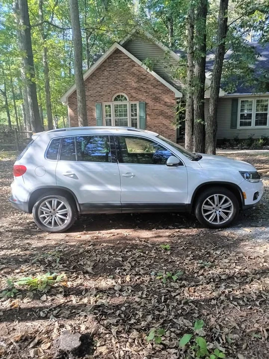2015 Volkswagen Tiguan - Image 2 of 6