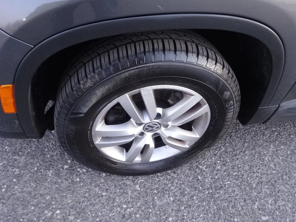 2015 Volkswagen Tiguan - Image 10 of 20