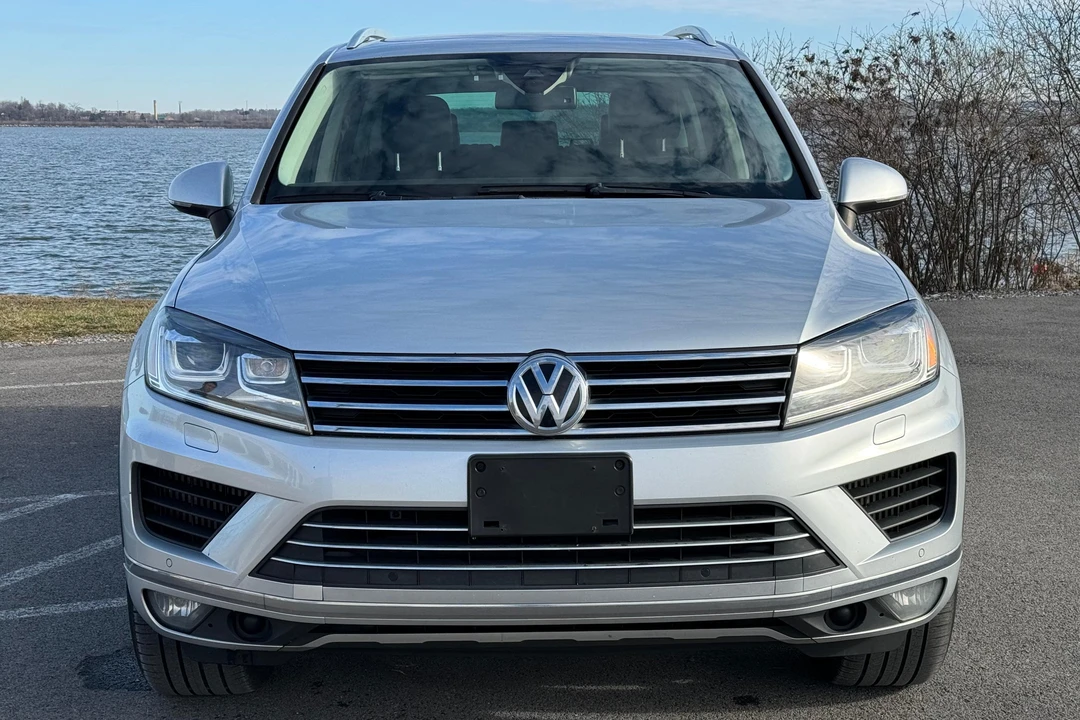 2015 Volkswagen Touareg - Image 2 of 31