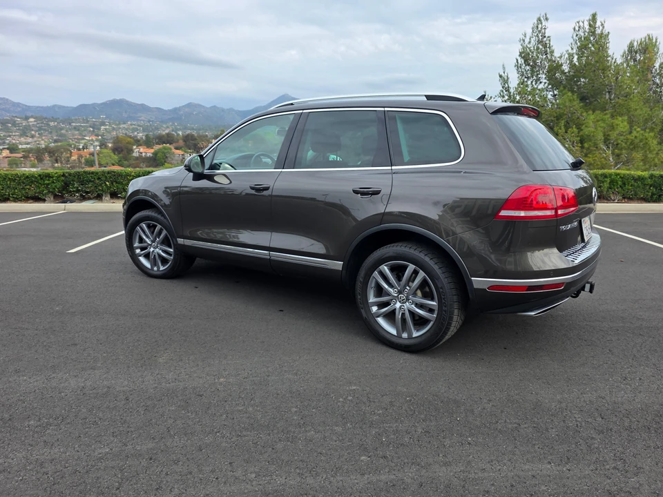 2015 Volkswagen Touareg - Image 10 of 31