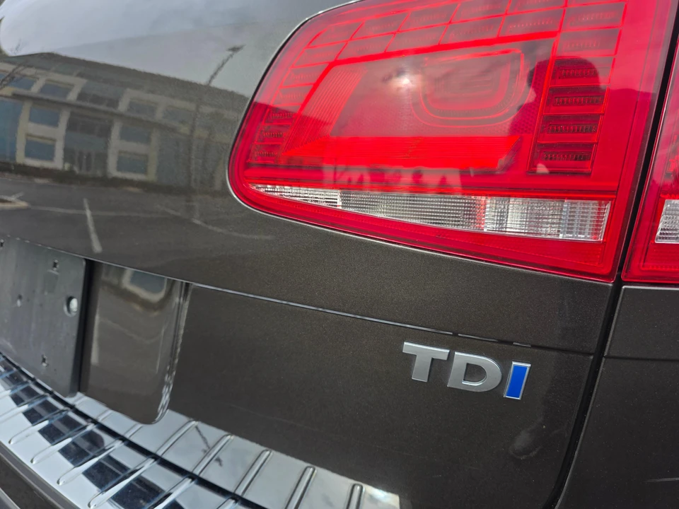 2015 Volkswagen Touareg - Image 28 of 31