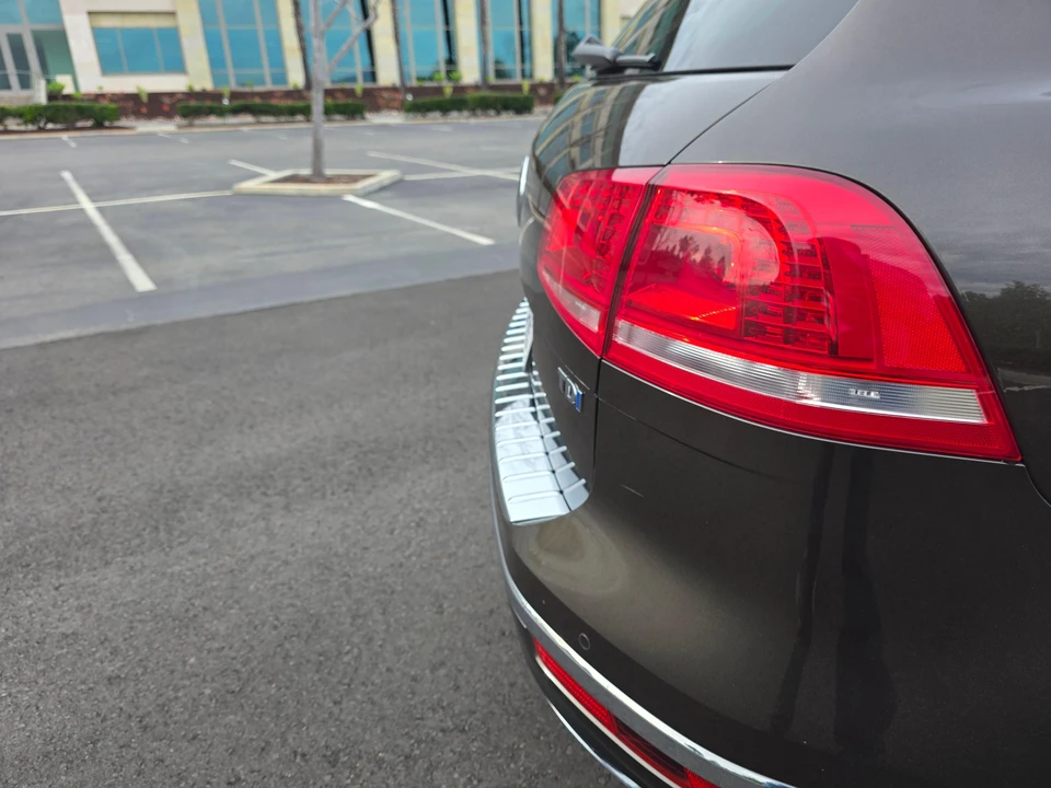 2015 Volkswagen Touareg - Image 29 of 31