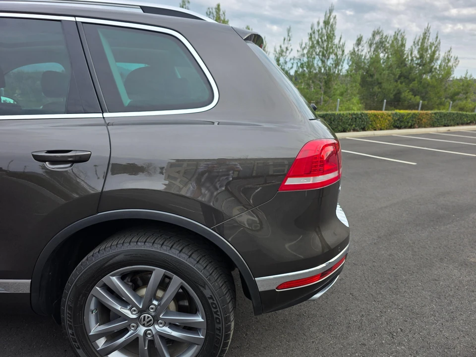 2015 Volkswagen Touareg - Image 23 of 31