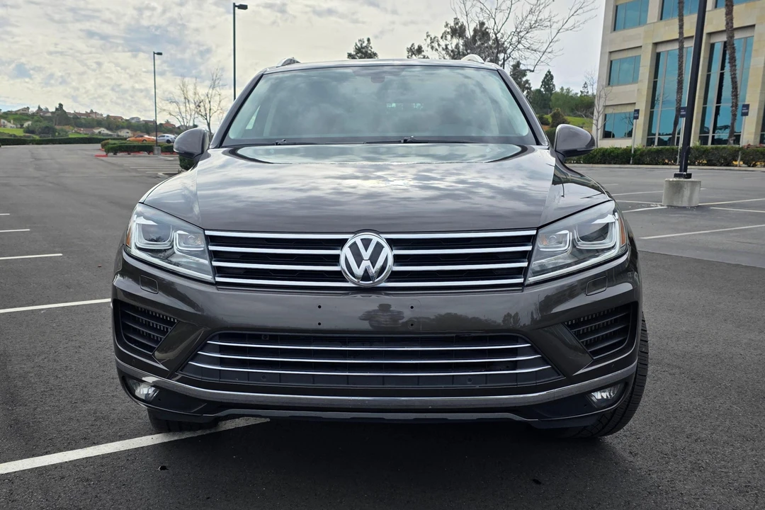 2015 Volkswagen Touareg - Image 2 of 31