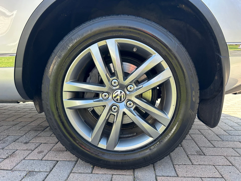 2015 Volkswagen Touareg - Image 29 of 31