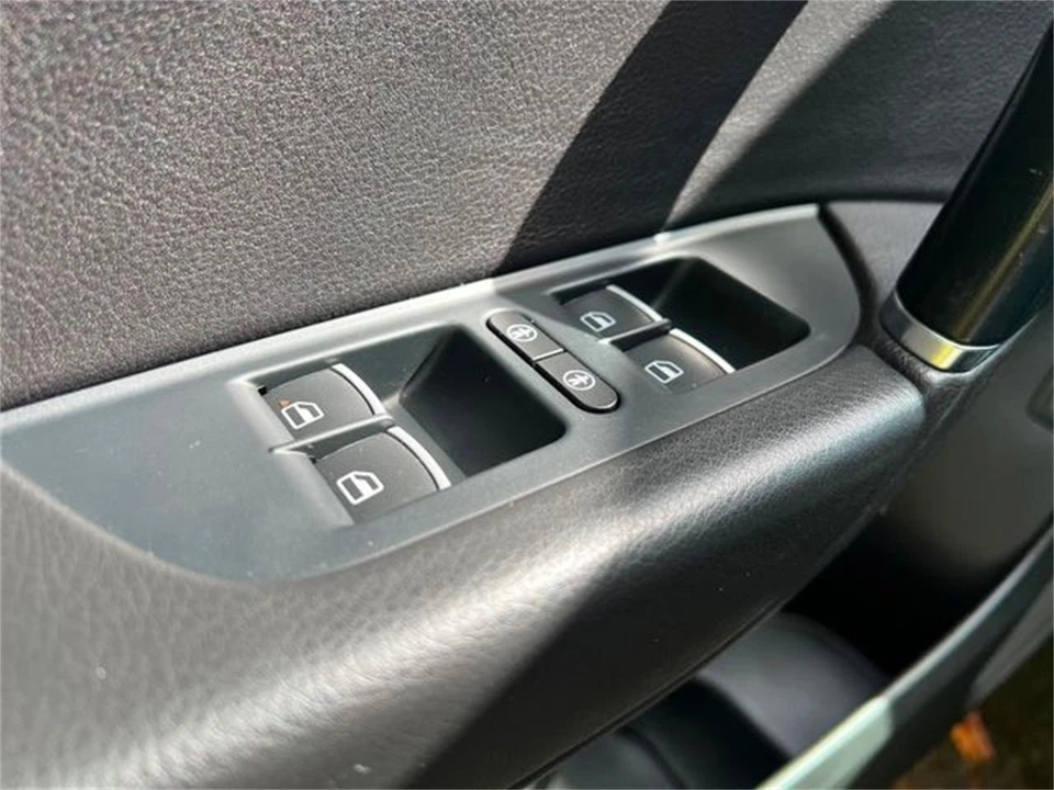 2015 Volkswagen Touareg - Image 19 of 31