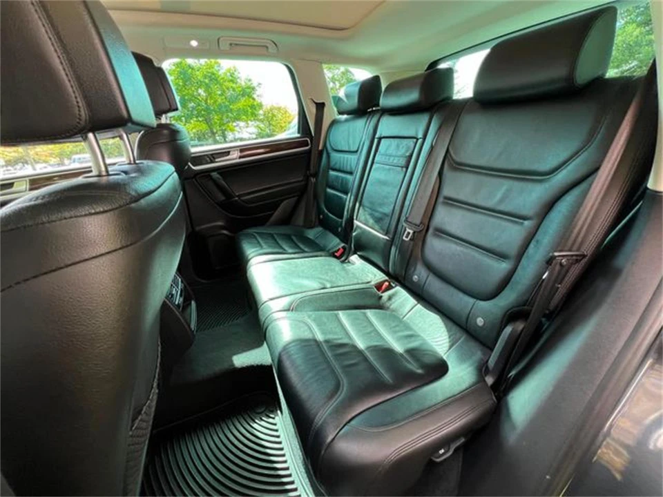 2015 Volkswagen Touareg - Image 25 of 31