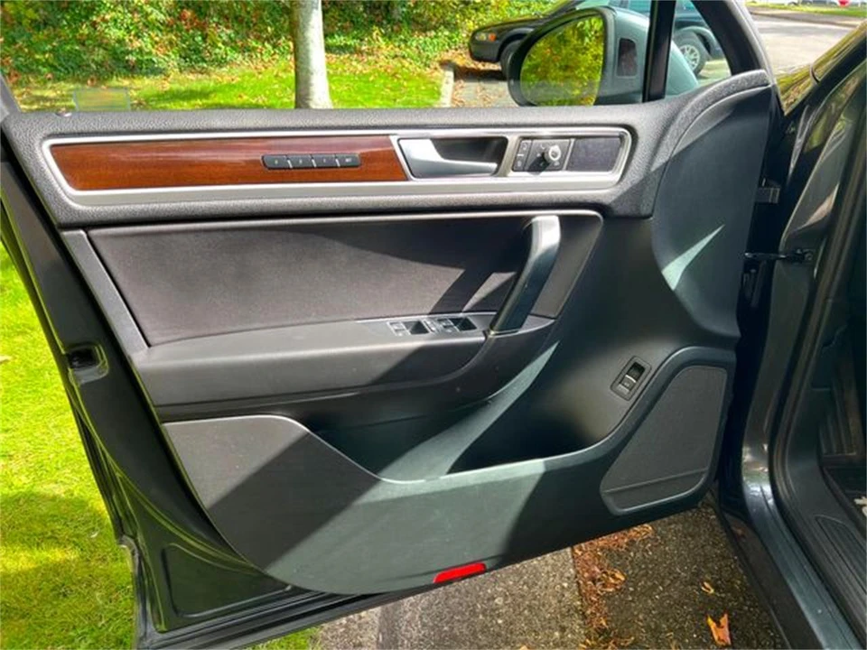 2015 Volkswagen Touareg - Image 17 of 31