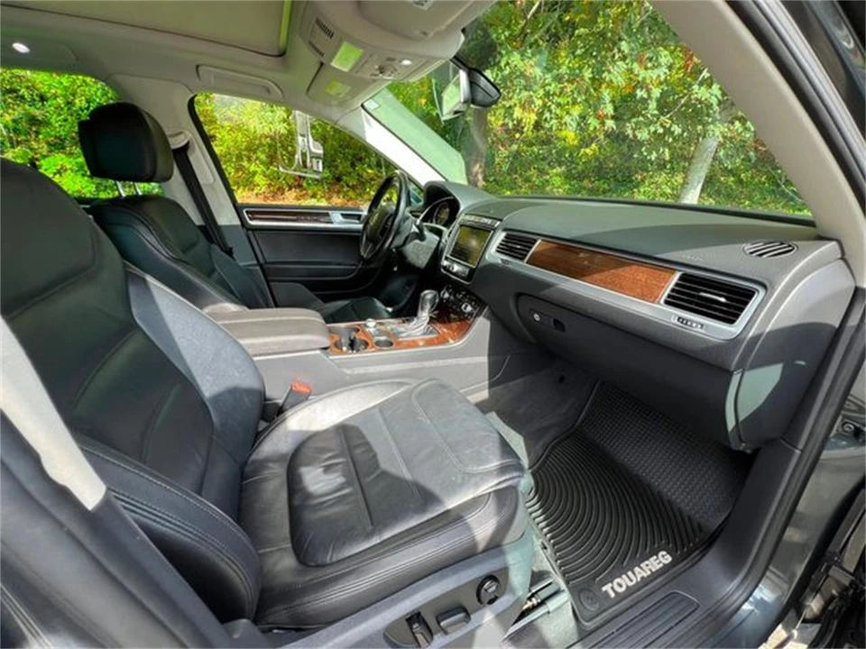 2015 Volkswagen Touareg - Image 26 of 31