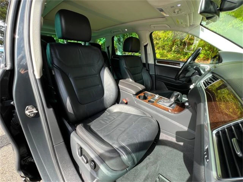 2015 Volkswagen Touareg - Image 27 of 31