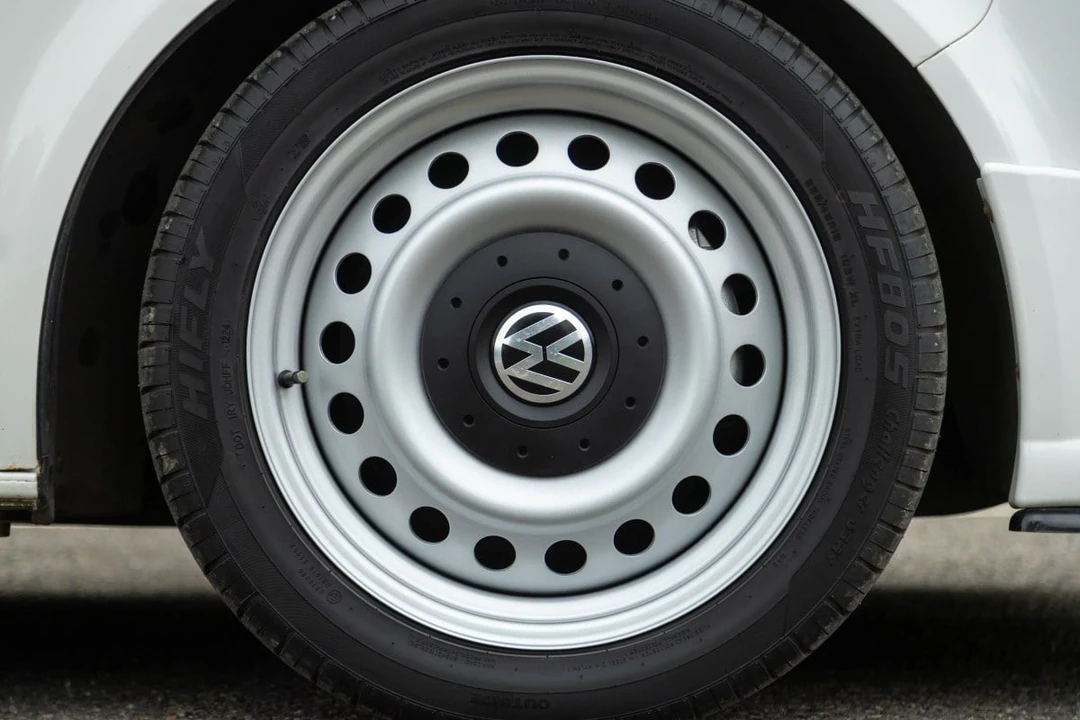 2015 Volkswagen EuroVan - Image 23 of 30