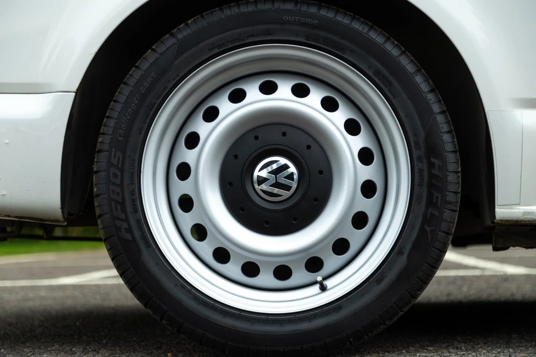 2015 Volkswagen EuroVan - Image 25 of 30