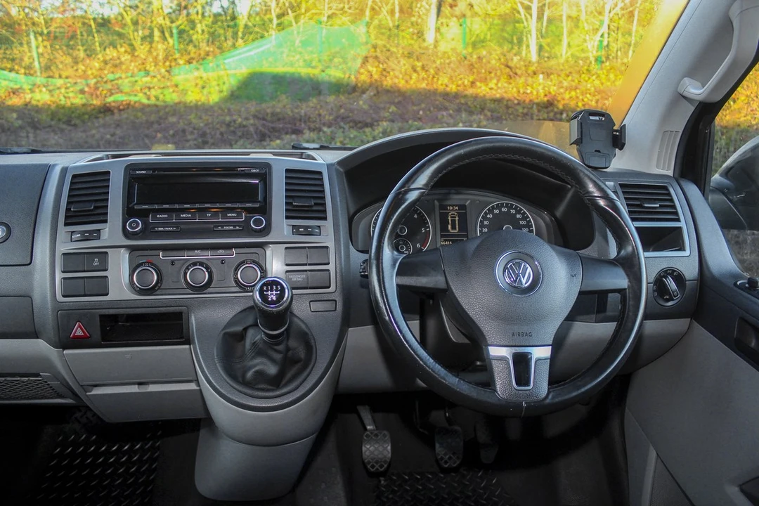 2015 Volkswagen EuroVan - Image 28 of 30
