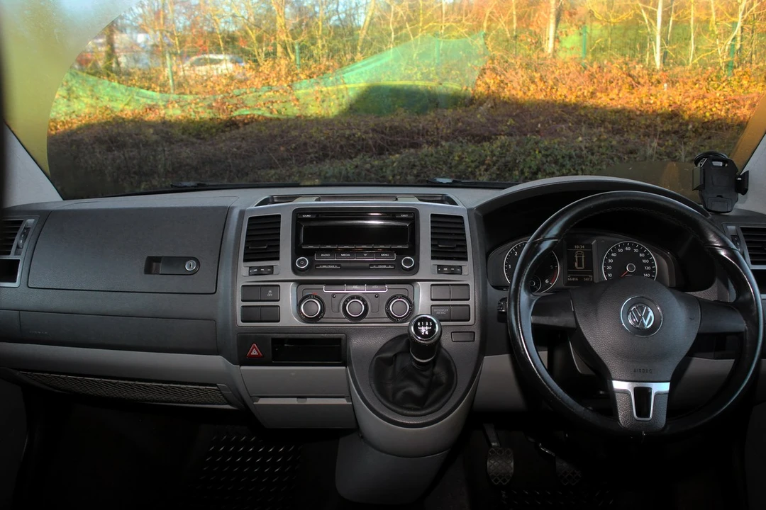 2015 Volkswagen EuroVan - Image 27 of 30