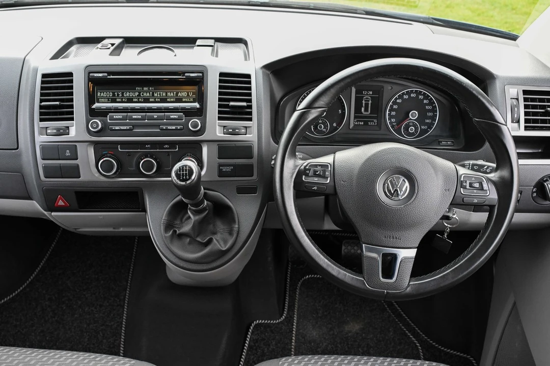 2015 Volkswagen EuroVan - Image 28 of 30