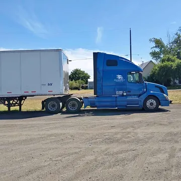 2015 Volvo 240 Semi Truck