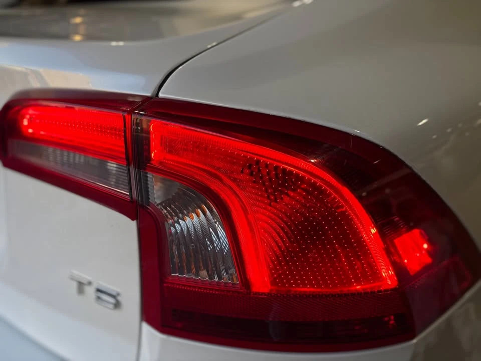 2015 Volvo S60 2nd Gen - Image 8 of 20