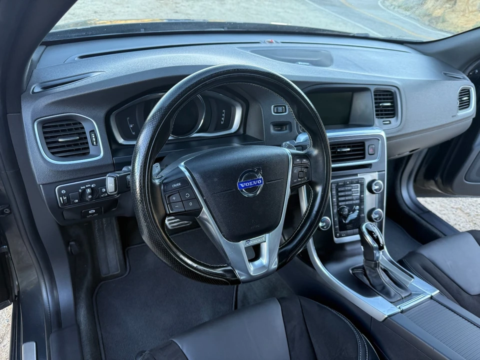 2015 Volvo S60 2nd Gen - Image 17 of 31