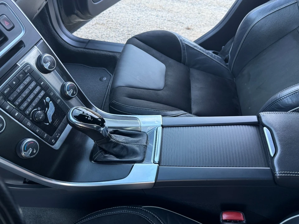 2015 Volvo S60 2nd Gen - Image 19 of 31