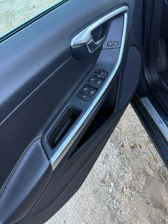 2015 Volvo S60 2nd Gen - Image 16 of 31