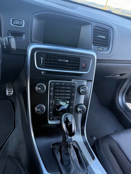 2015 Volvo S60 2nd Gen - Image 18 of 31