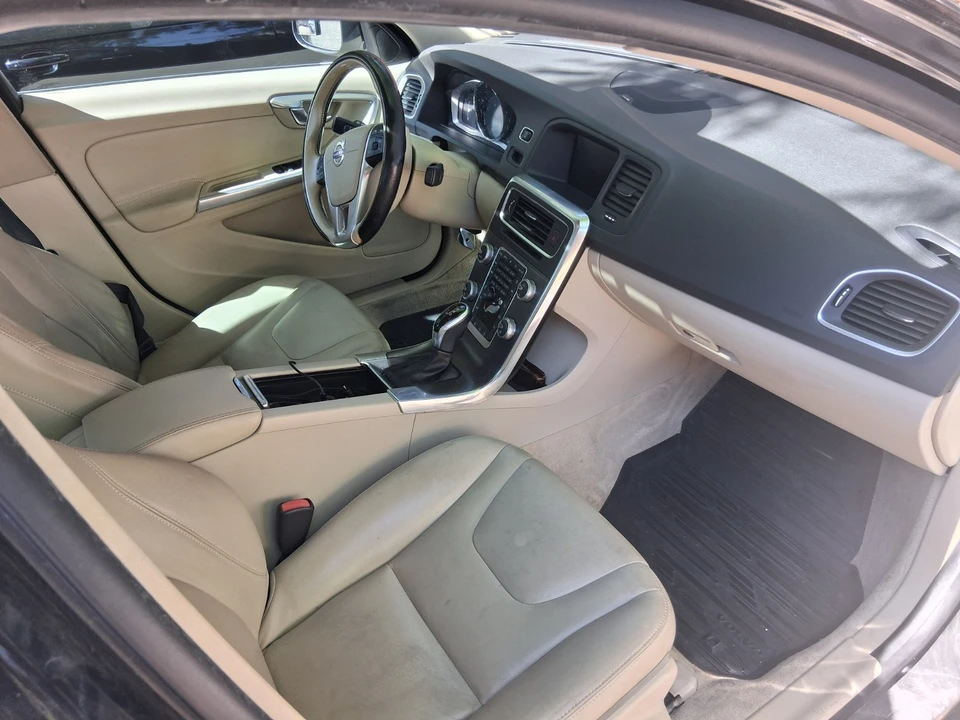 2015 Volvo S60 2nd Gen - Image 5 of 6