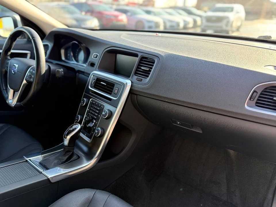 2015 Volvo S60 2nd Gen - Image 14 of 19