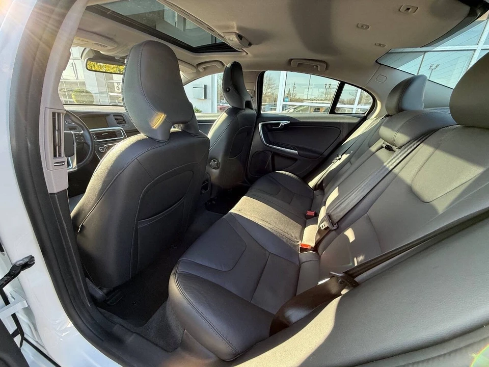 2015 Volvo S60 2nd Gen - Image 10 of 19