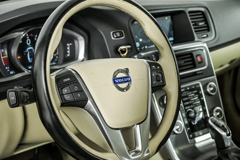 2015 Volvo S60 2nd Gen - Image 19 of 28