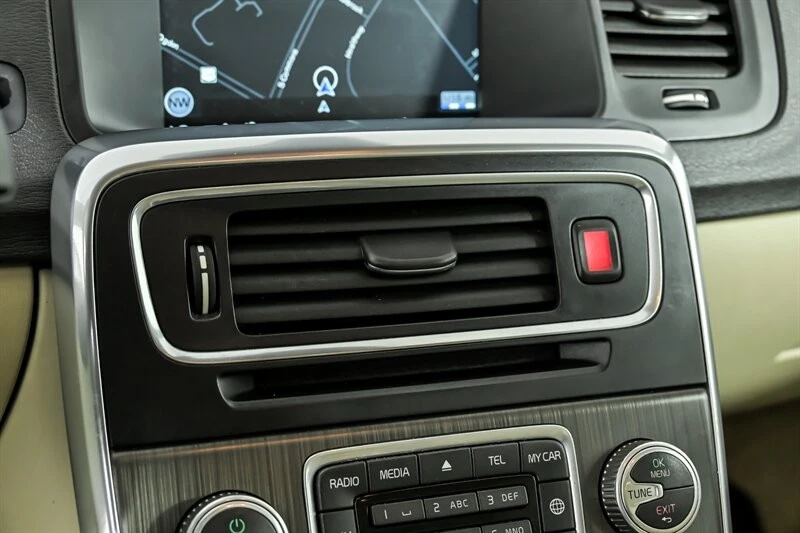 2015 Volvo S60 2nd Gen - Image 25 of 28