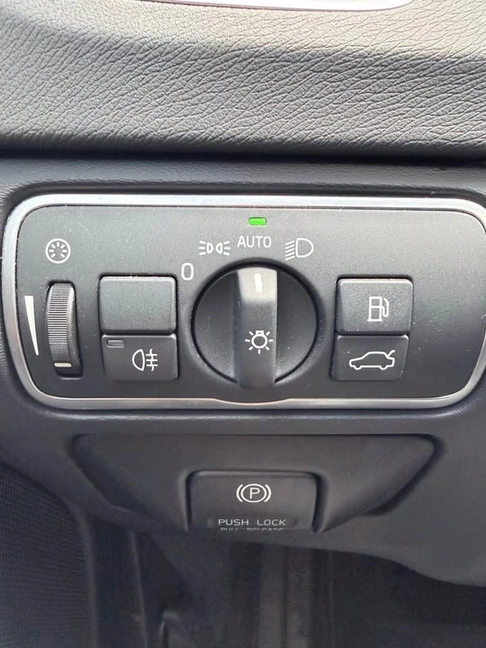 2015 Volvo S60 2nd Gen - Image 11 of 13
