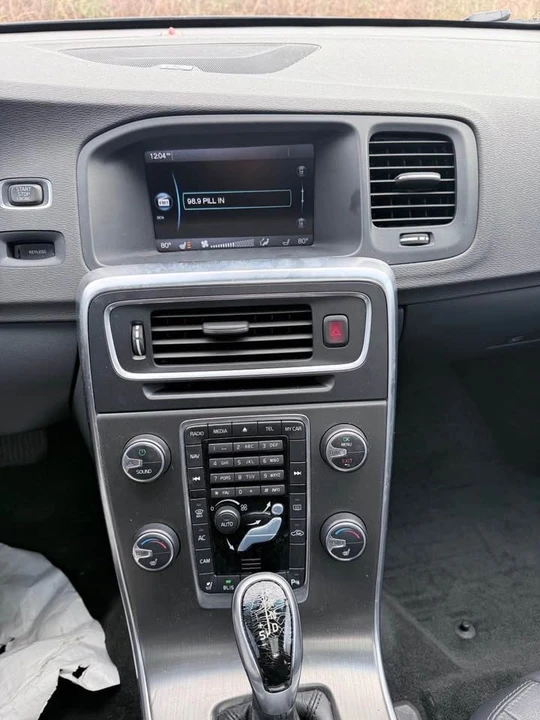 2015 Volvo S60 2nd Gen - Image 10 of 13