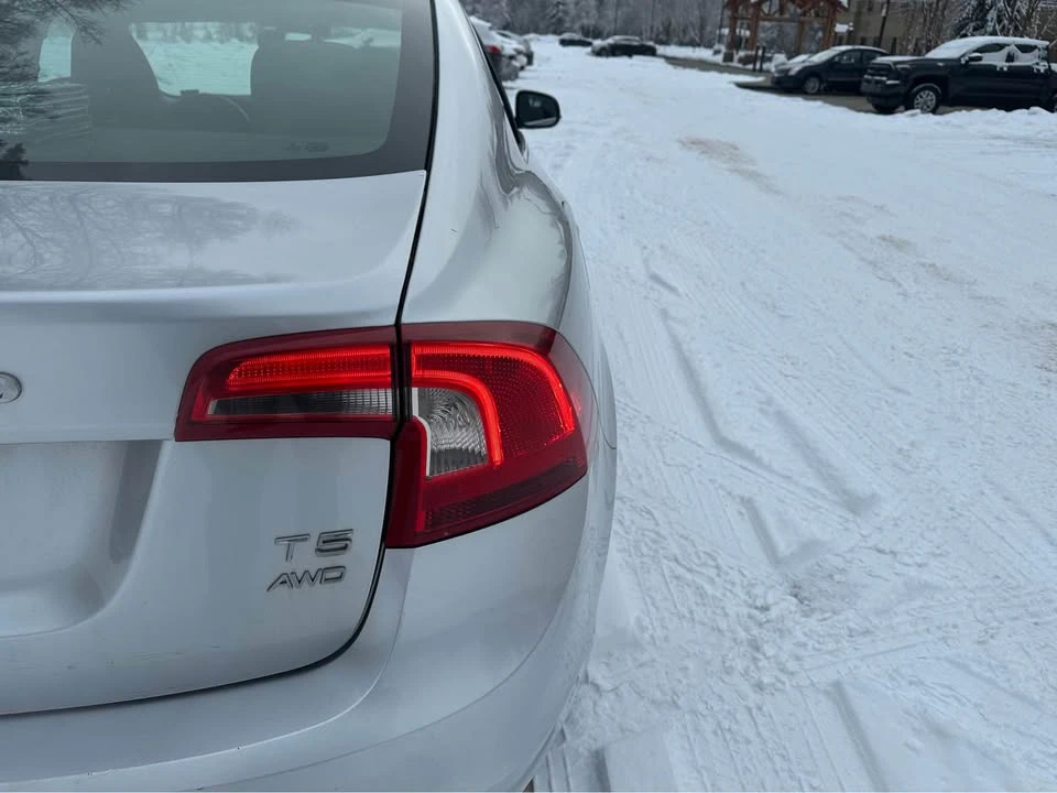2015 Volvo S60 2nd Gen - Image 14 of 21