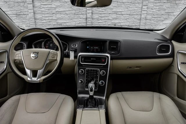 2015 Volvo S60 2nd Gen - Image 13 of 21