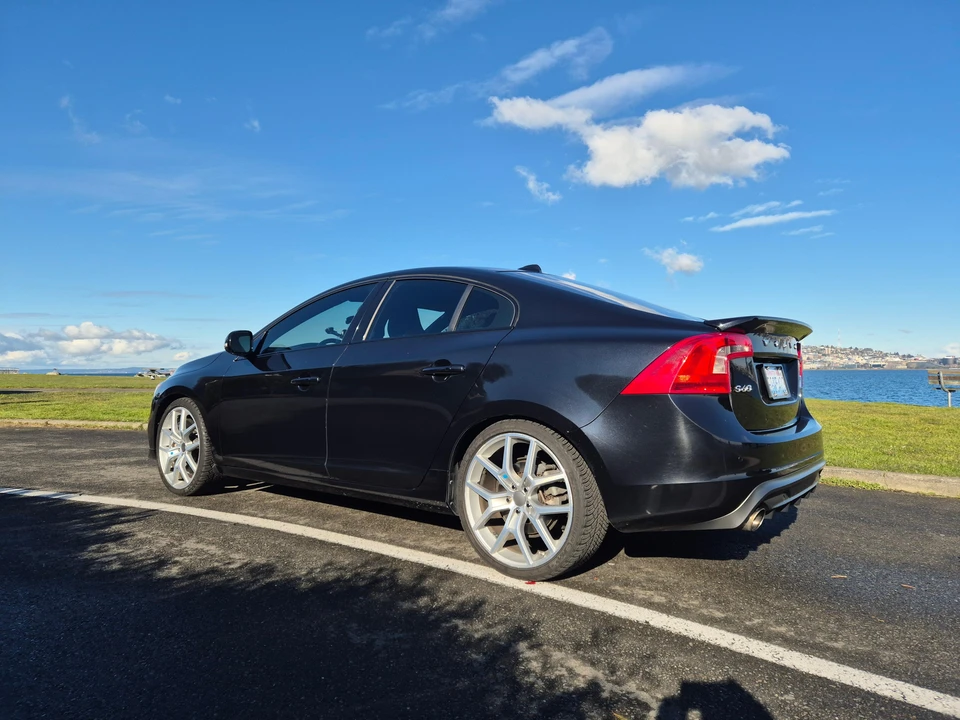 2015 Volvo S60 2nd Gen - Image 11 of 31