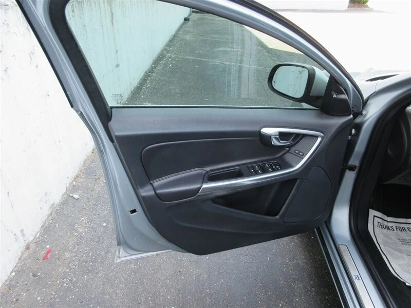 2015 Volvo S60 2nd Gen - Image 25 of 31