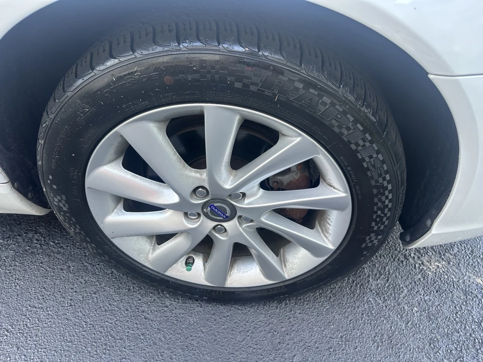 2015 Volvo S80 2nd Gen - Image 2 of 13