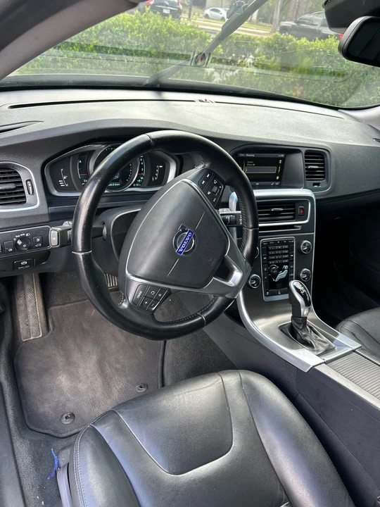 2015 Volvo V60 1st Gen - Image 19 of 21