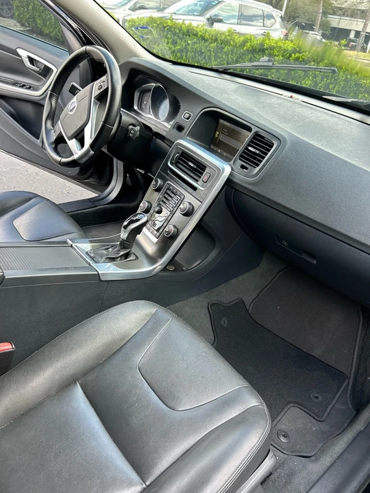 2015 Volvo V60 1st Gen - Image 17 of 21
