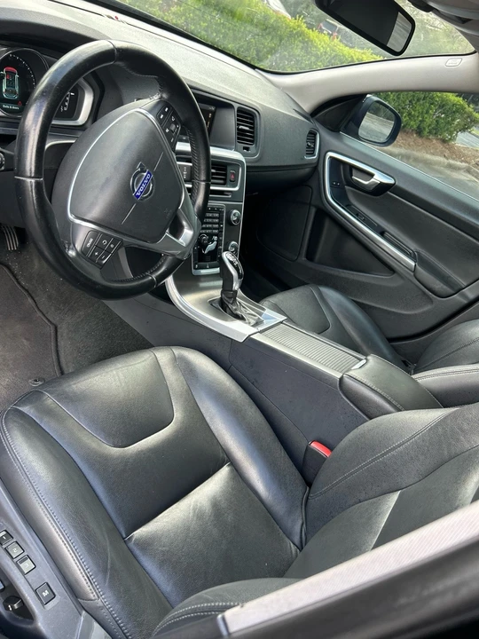 2015 Volvo V60 1st Gen - Image 16 of 21
