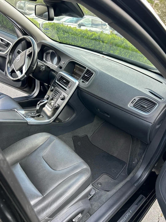 2015 Volvo V60 1st Gen - Image 20 of 21