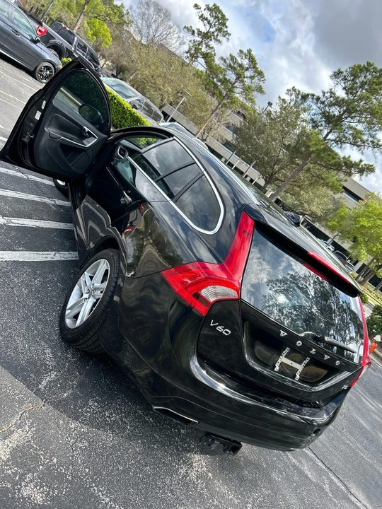 2015 Volvo V60 1st Gen - Image 10 of 21