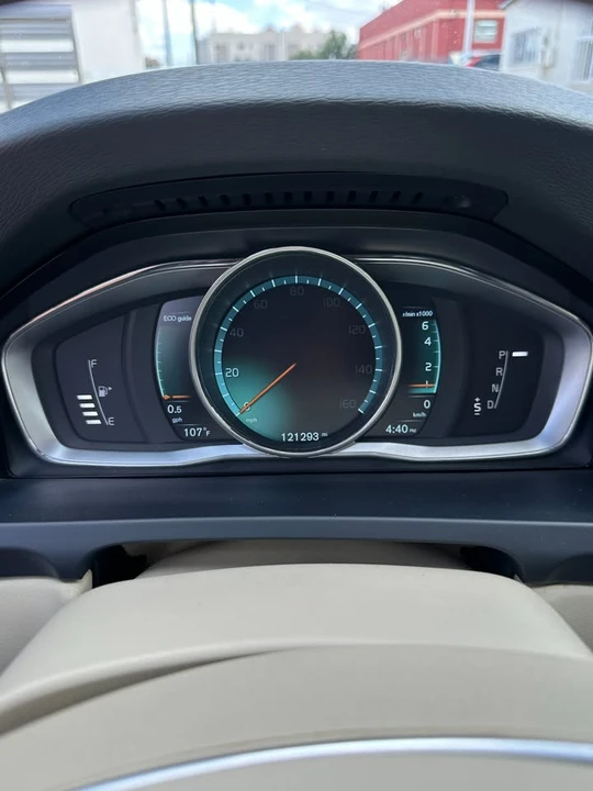 2015 Volvo V60 1st Gen - Image 13 of 20