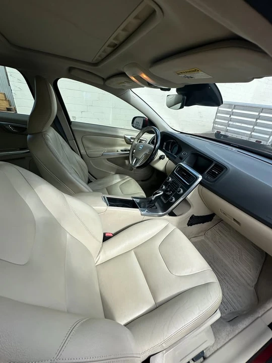 2015 Volvo V60 1st Gen - Image 17 of 20