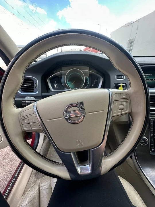 2015 Volvo V60 1st Gen - Image 14 of 20