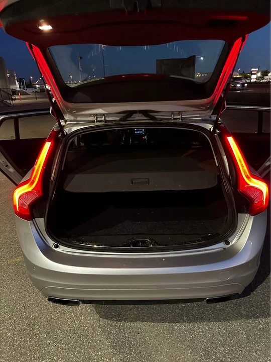 2015 Volvo V60 1st Gen - Image 11 of 14