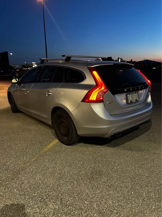 2015 Volvo V60 1st Gen - Image 2 of 14